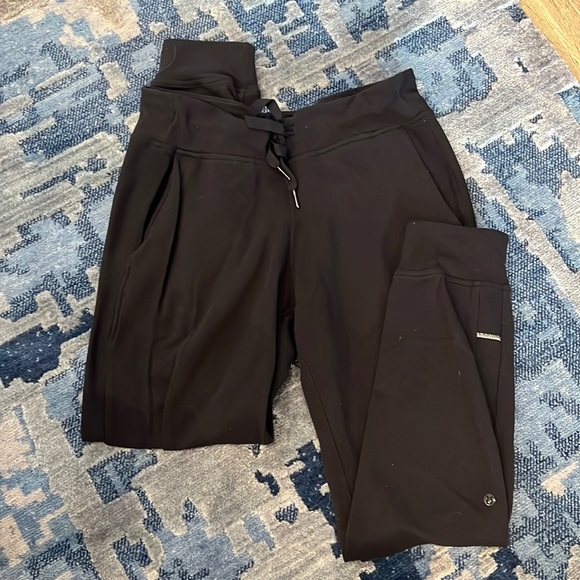 lululemon athletica Pants - Lululemon Ready to Rulu jogger in black. Size 8.